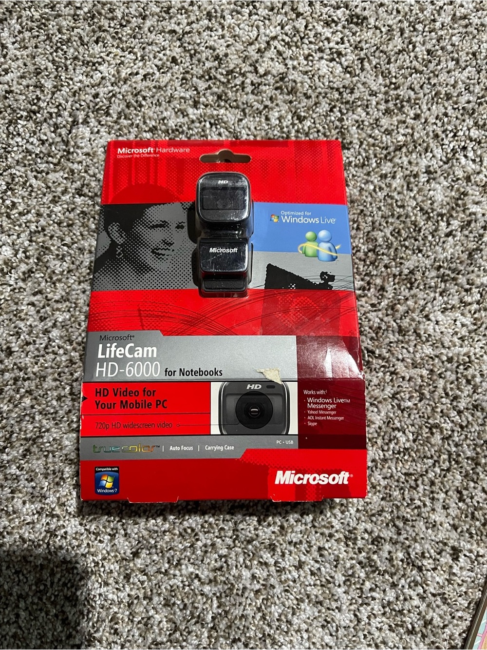 Microsoft LifeCam HD-6000 Notebook Webcam in Black and Red Packaging